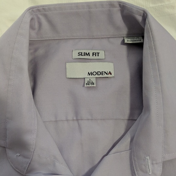 Button down - Picture 3 of 3